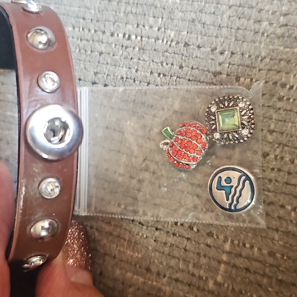 STYLE DOTS LEATHER CUFF BRACELET & 3 Original Snaps